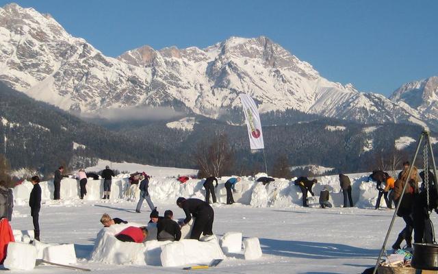 Groß-Iglu Bau mit Outdoor Geisler